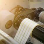 naklejki-odporne-na-scieranie-i-chemikalia-zastosowanie-przemyslowe